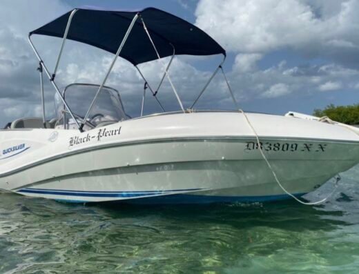 Lagoon Location – Location bateau Guadeloupe – Location de bateaux à moteur Sainte-Rose